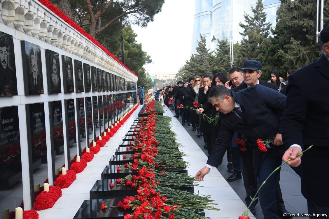 News about - Azerbaijani people pay tribute to 20 January martyrs (PHOTOS)