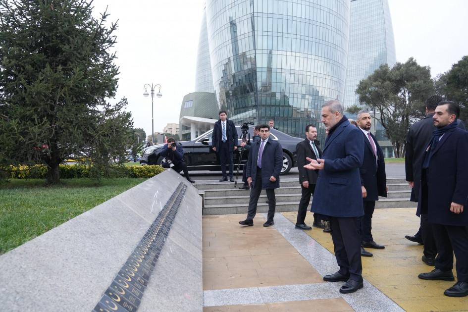 191522-0551614.jpg + Turkish FM pays tribute to Great Leader Heydar Aliyev and Azerbaijani martyrs News about - Turkish FM pays tribute to Great Leader Heydar Aliyev and Azerbaijani martyrs