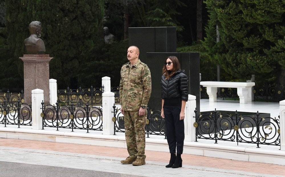 News about - President Ilham Aliyev and first lady Mehriban Aliyeva visit Alley of Honors and Alley of Martyrs