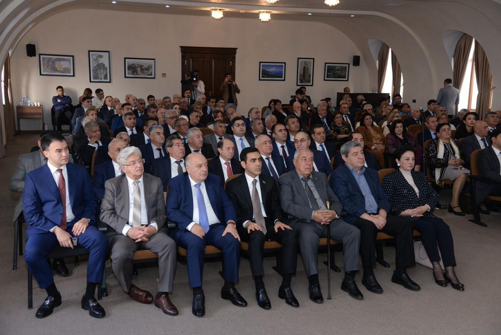 189833-0704209.jpg + Council of Europe Commissioner for Human Rights meet with Azerbaijanis expelled from Armenia News about - Council of Europe Commissioner for Human Rights meet with Azerbaijanis expelled from Armenia