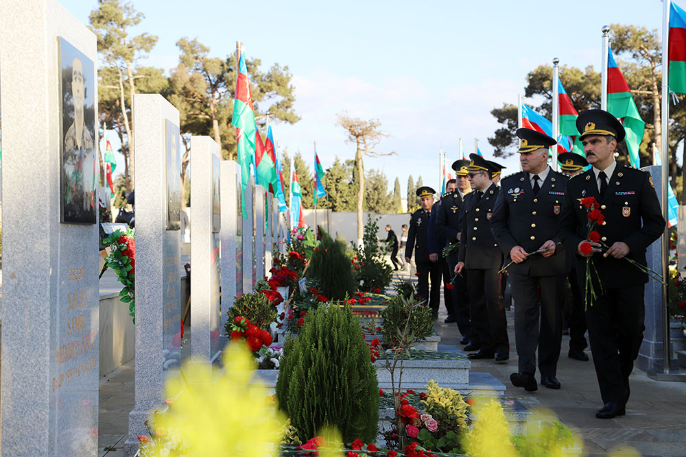 News about - Azerbaijan Defense Ministry’s military personnel visit Second Alley of Martyrs