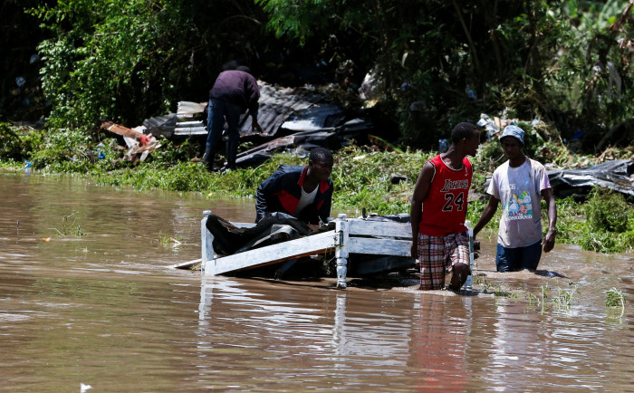 News about - In pictures: Kenya floods force thousands to flee