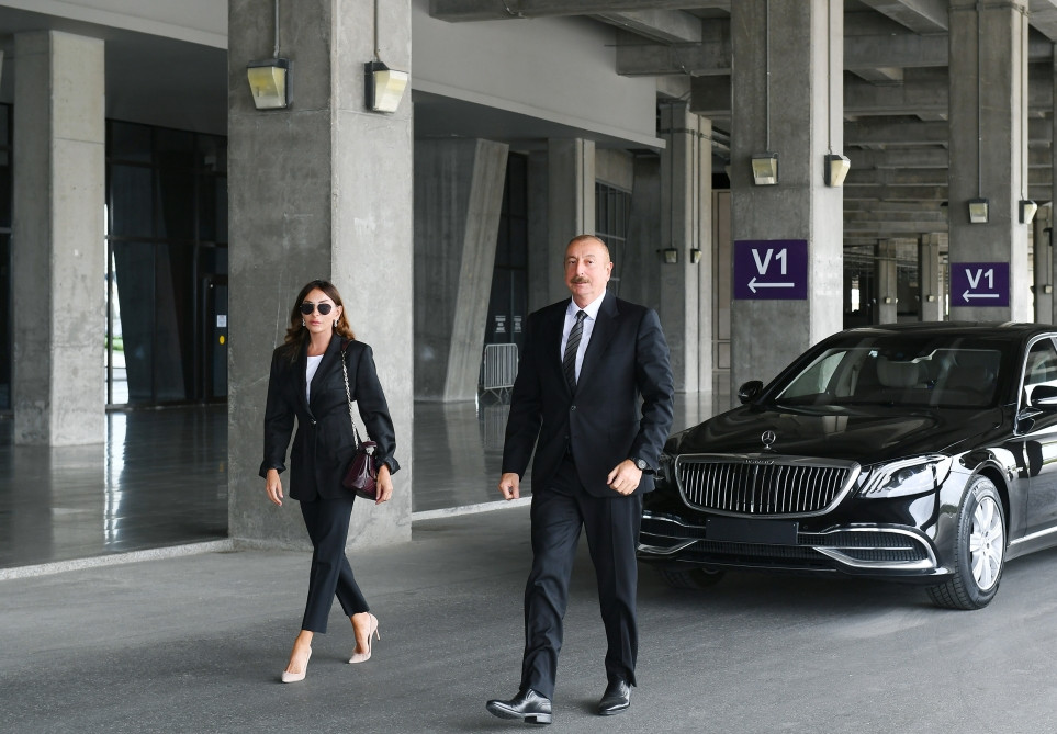 News about - President Ilham Aliyev and first lady Mehriban Aliyeva view new ambulances delivered to Azerbaijan (UPDATED)