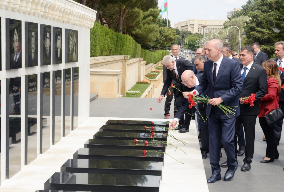 186558-0644620.jpg + Turkish parliament speaker pays respect to Great Leader Heydar Aliyev and Azerbaijani martyrs News about - Turkish parliament speaker pays respect to Great Leader Heydar Aliyev and Azerbaijani martyrs