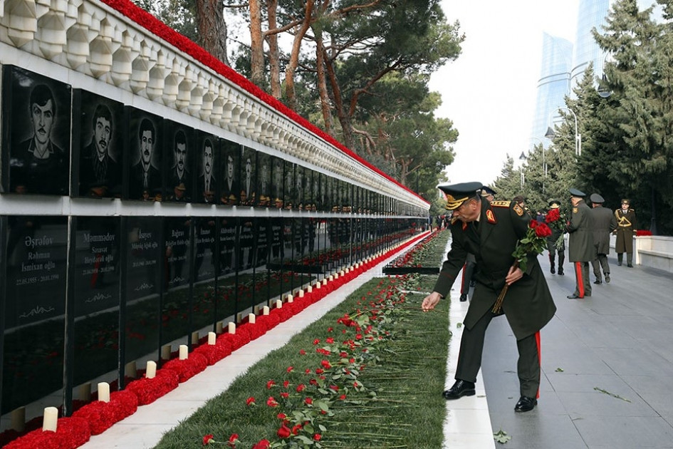 News about - Azerbaijani Defense Ministry’s leadership visits Alley of Martyrs