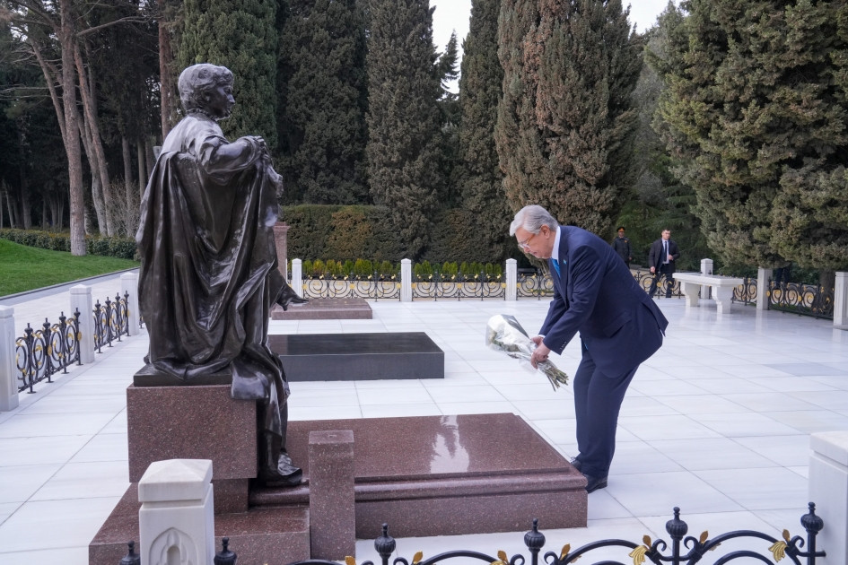 News about - Kazakh president visits grave of Azerbaijan’s Great Leader Heydar Aliyev