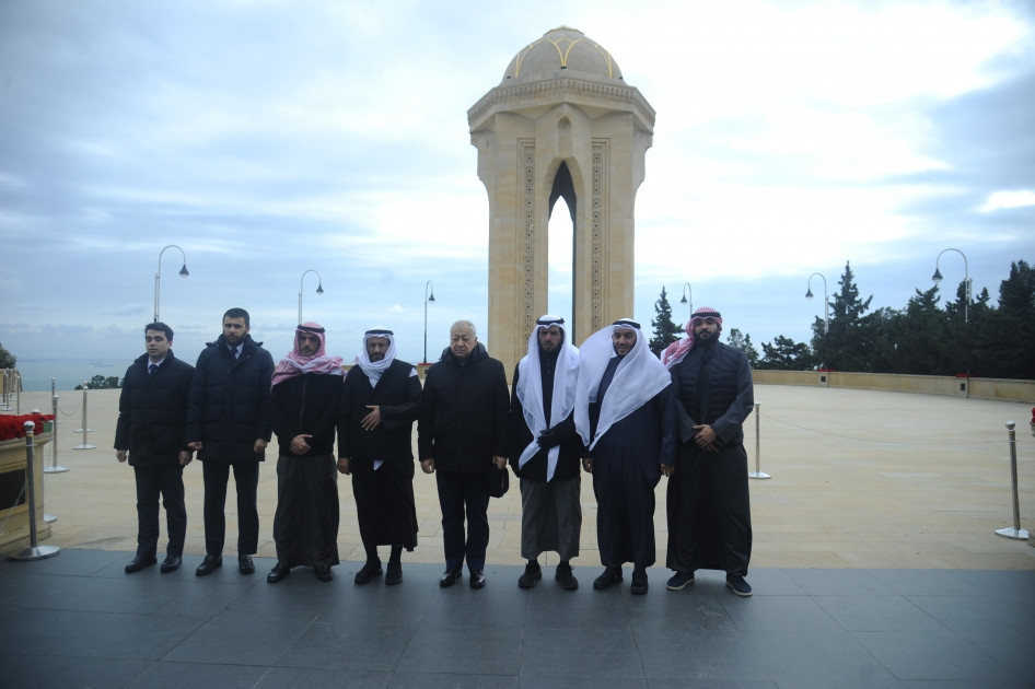 News about - Kuwaiti lawmakers visit Alley of Martyrs in Baku