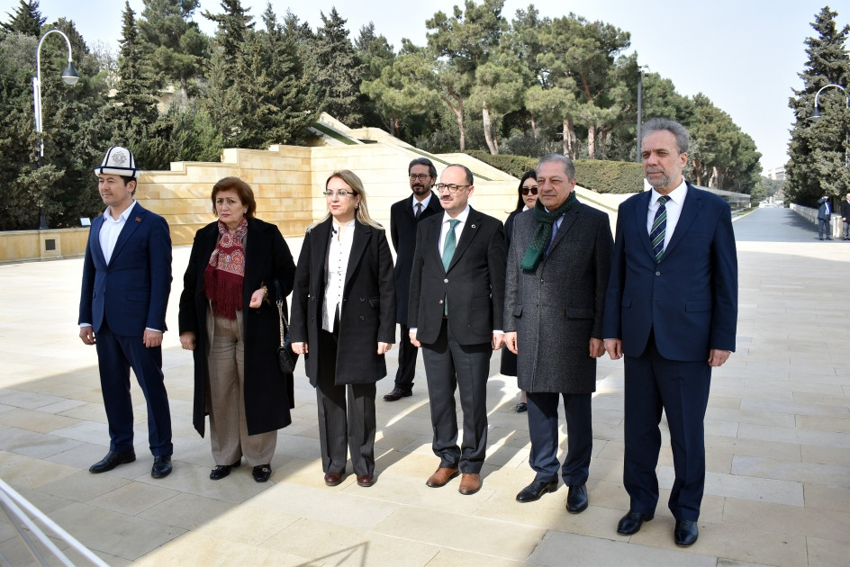 News about - TURKPA meeting participants visit Alley of Martyrs in Baku
