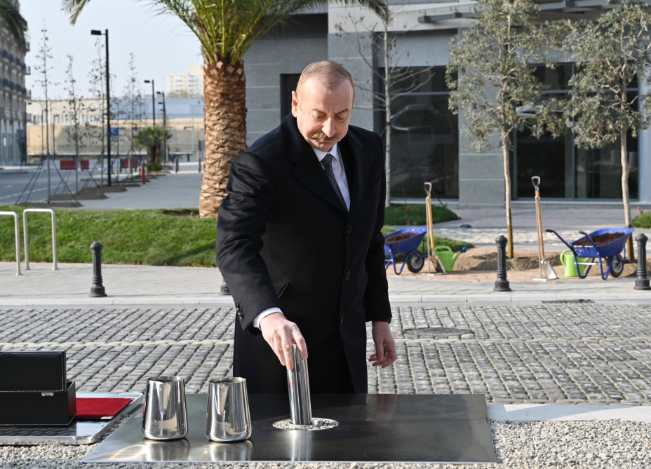 180258-0681285.jpg + President Ilham Aliyev viewed works done at Central Park Quarter of Baku White City News about - President Ilham Aliyev viewed works done at Central Park Quarter of Baku White City