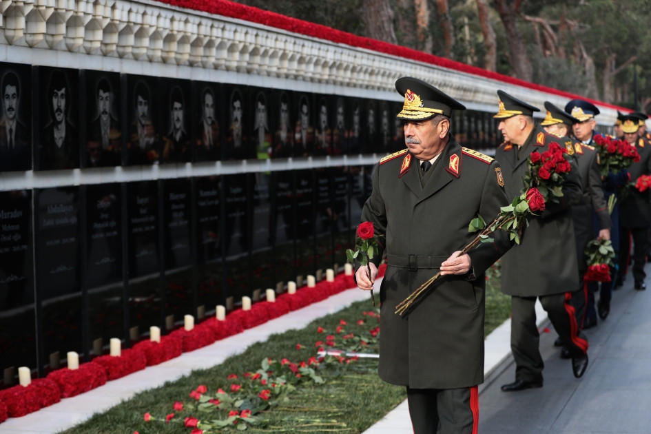 News about - Azerbaijani Defense Ministry’s leadership visits Alley of Martyrs