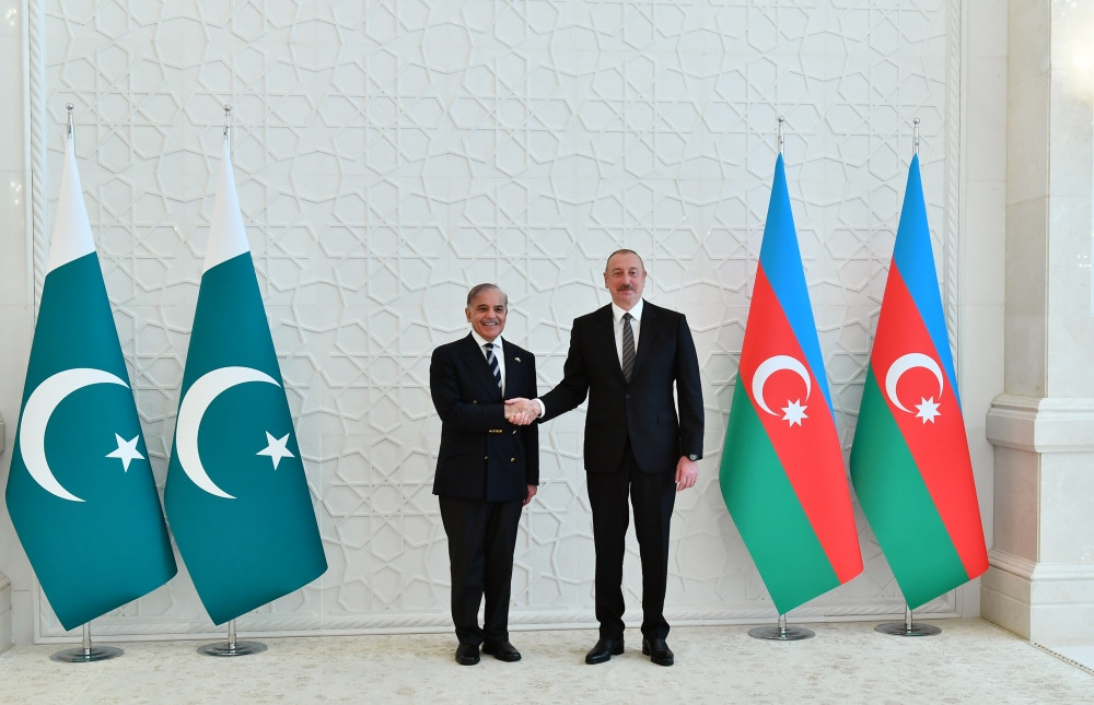 185769-0117456.jpg + Official welcome ceremony held for Pakistani PM in Azerbaijan News about - Official welcome ceremony held for Pakistani PM in Azerbaijan