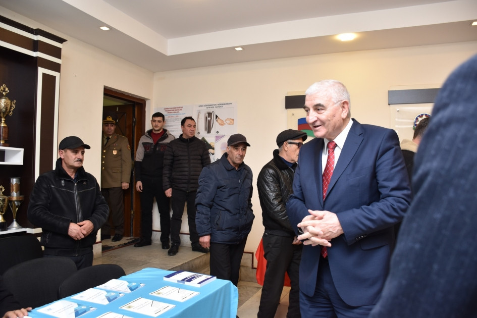 193067-0984878.jpg + Azerbaijani CEC chairman casts vote in snap presidential election News about - Azerbaijani CEC chairman casts vote in snap presidential election