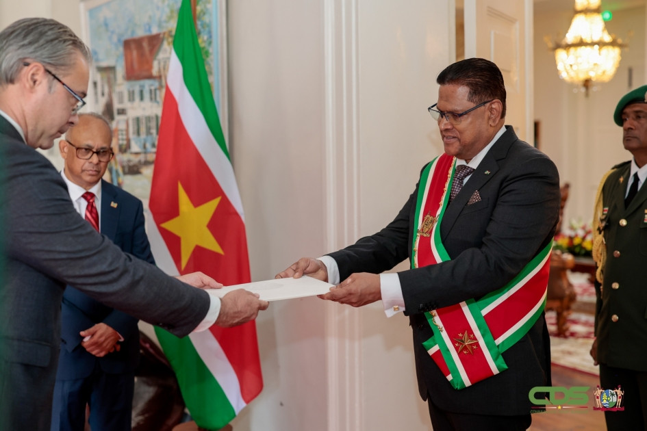 193620-0912632.jpg + Azerbaijani ambassador presents his credentials to Surinamese president News about - Azerbaijani ambassador presents his credentials to Surinamese president