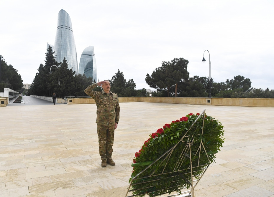 News about - President Ilham Aliyev and first lady Mehriban Aliyeva visit Alley of Honors and Alley of Martyrs