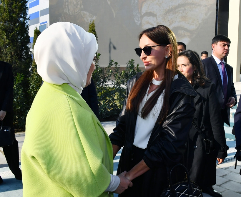 News about - Azerbaijan’s First Lady Mehriban Aliyeva views “Illusions of time” exhibition in Samarkand