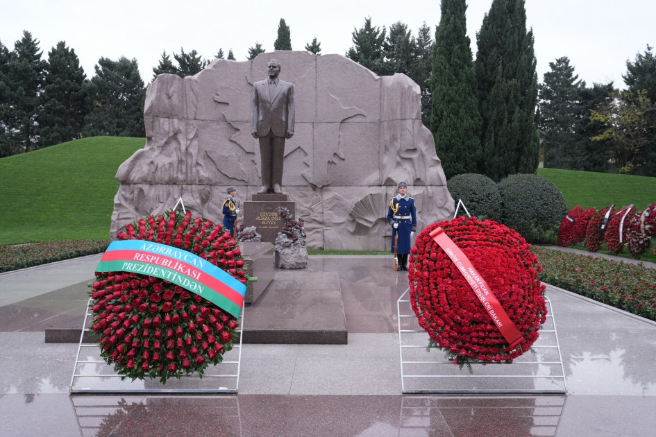 191522-0551614.jpg + Turkish FM pays tribute to Great Leader Heydar Aliyev and Azerbaijani martyrs News about - Turkish FM pays tribute to Great Leader Heydar Aliyev and Azerbaijani martyrs