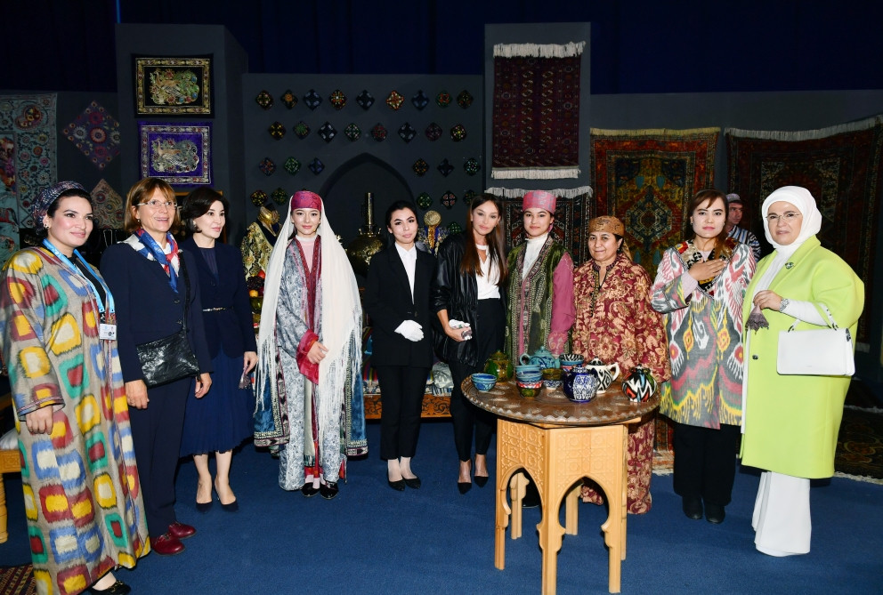 News about - Azerbaijan’s First Lady Mehriban Aliyeva views “Illusions of time” exhibition in Samarkand