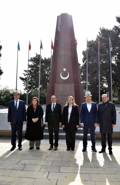 News about - TURKPA meeting participants visit Alley of Martyrs in Baku