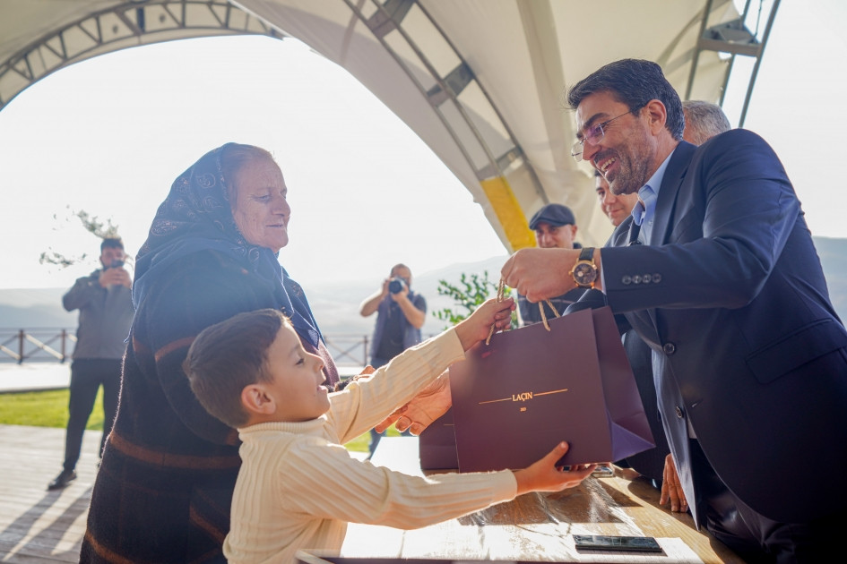 News about - Azerbaijan: Another 20 families relocated to liberated Lachin city get house keys