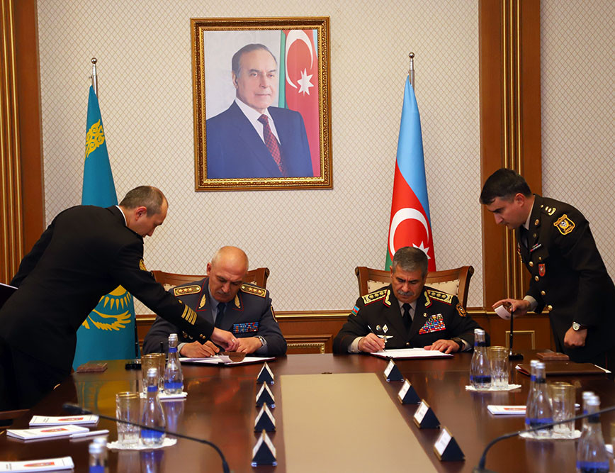 189259-0212423.jpg + Azerbaijan, Kazakhstan discuss prospects for development of military cooperation News about - Azerbaijan, Kazakhstan discuss prospects for development of military cooperation