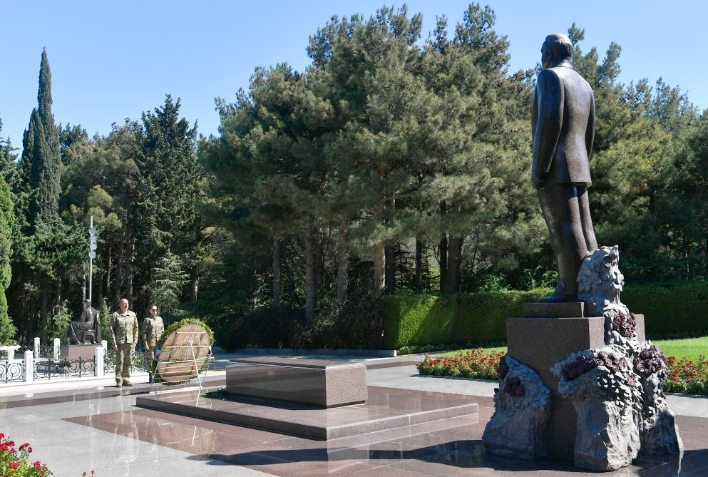 News about - Azerbaijani president and first lady visit grave of national leader Heydar Aliyev