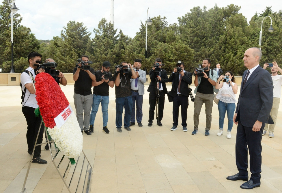 186558-0644620.jpg + Turkish parliament speaker pays respect to Great Leader Heydar Aliyev and Azerbaijani martyrs News about - Turkish parliament speaker pays respect to Great Leader Heydar Aliyev and Azerbaijani martyrs