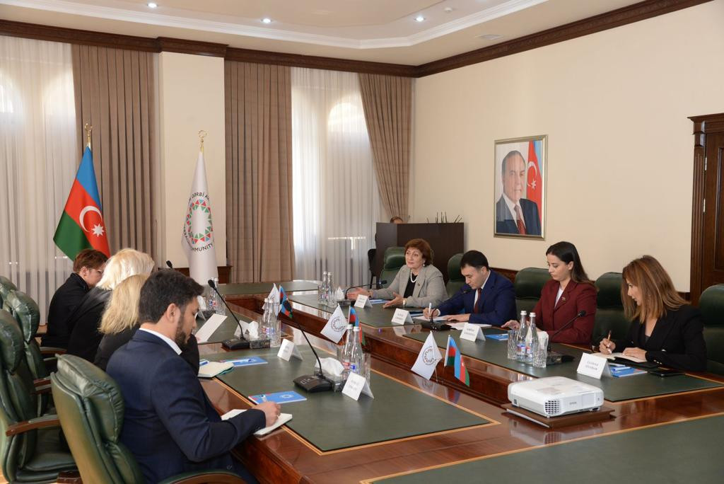 189833-0704209.jpg + Council of Europe Commissioner for Human Rights meet with Azerbaijanis expelled from Armenia News about - Council of Europe Commissioner for Human Rights meet with Azerbaijanis expelled from Armenia