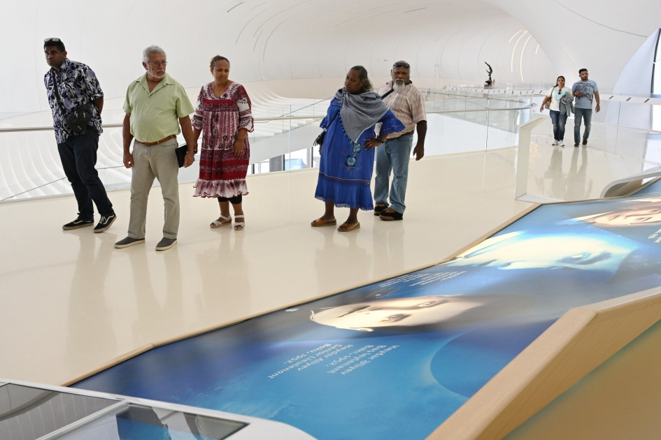 195233-0288984.jpg + New Caledonian delegation visits Heydar Aliyev Center News about - New Caledonian delegation visits Heydar Aliyev Center