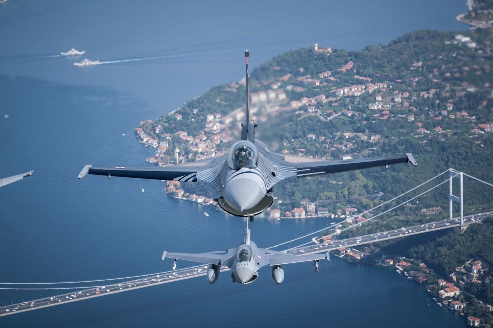News about - Turkish, Azerbaijani fighter jets perform welcome flight over Bosphorus (PHOTO)