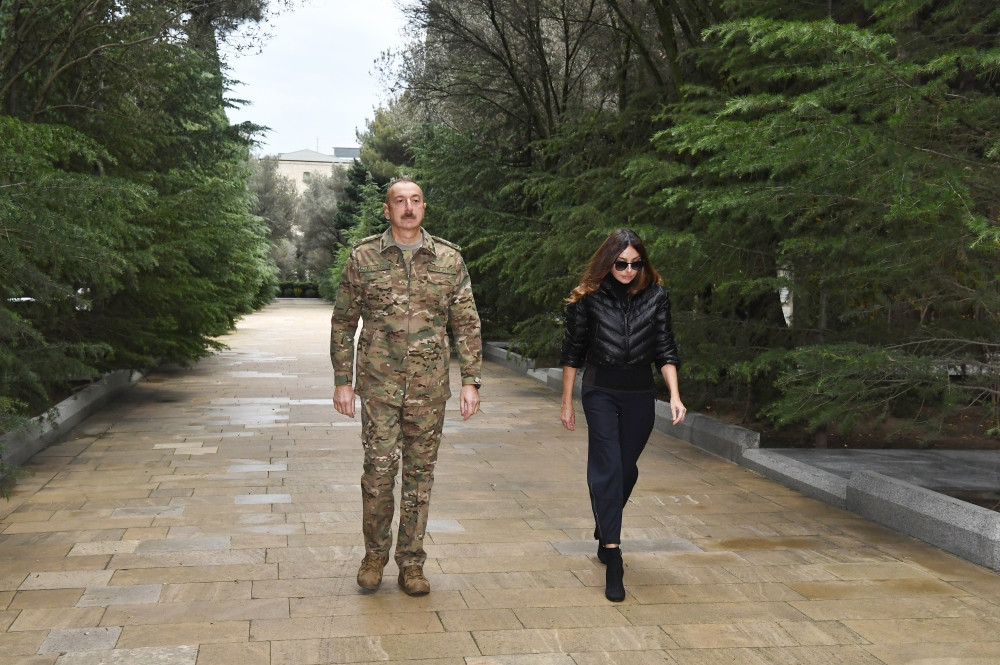 News about - President Ilham Aliyev and first lady Mehriban Aliyeva visit Alley of Honors and Alley of Martyrs