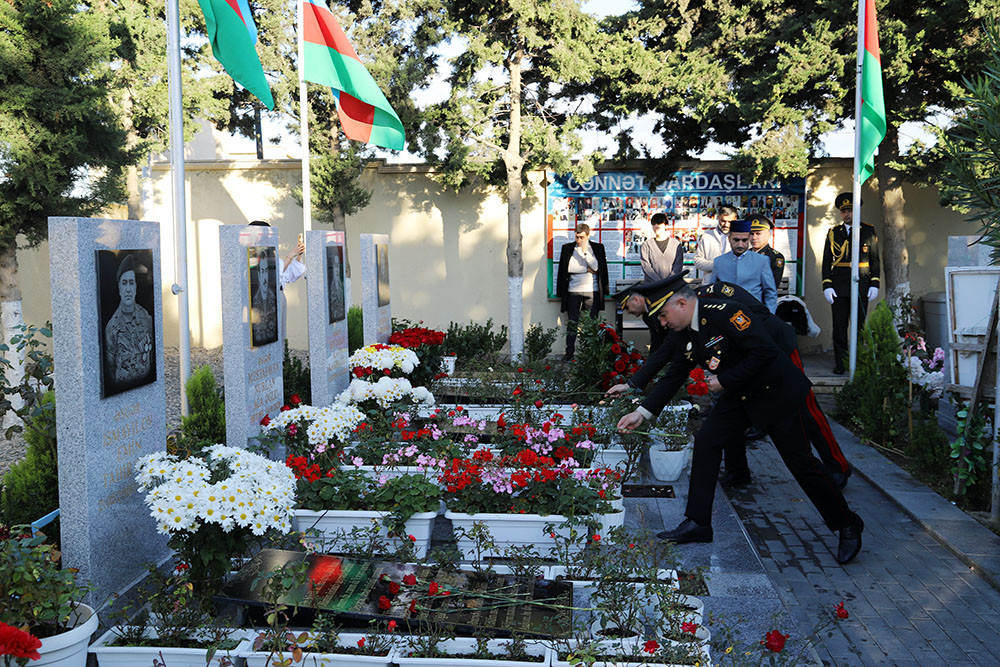 News about - Azerbaijan Defense Ministry’s military personnel visit Second Alley of Martyrs