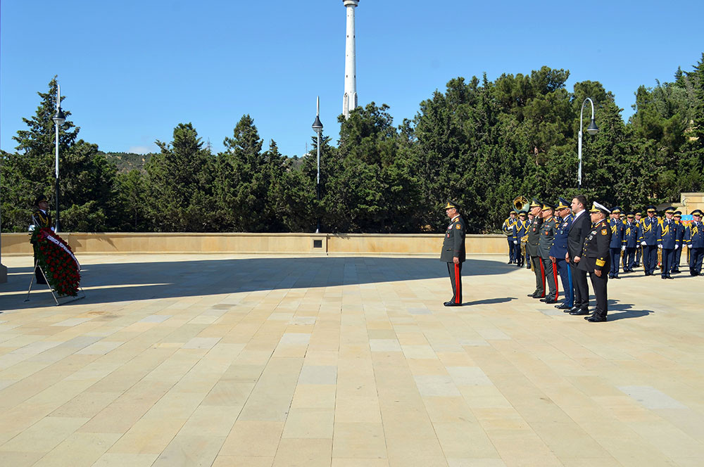 News about - Azerbaijani Defense Ministry’s leadership visits Alley of Honor and Alley of Martyrs