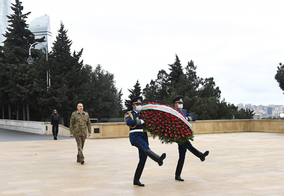 News about - President Ilham Aliyev and first lady Mehriban Aliyeva visit Alley of Honors and Alley of Martyrs
