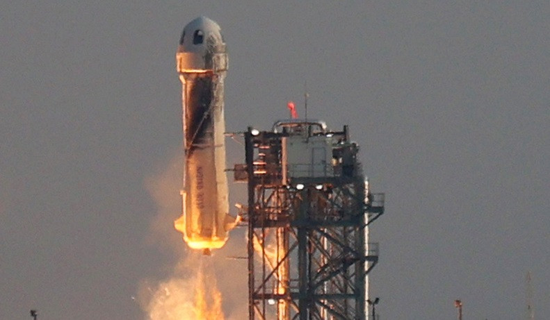 News about - Bezos' Amazon targets archrival Musk's SpaceX in FCC squabble