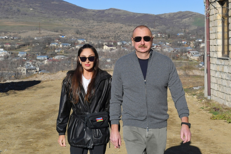 191712-0250642.jpg + President Ilham Aliyev and First Lady Mehriban Aliyeva visit Girmizi Bazar settlement of Khojavand district News about - President Ilham Aliyev and First Lady Mehriban Aliyeva visit Girmizi Bazar settlement of Khojavand district