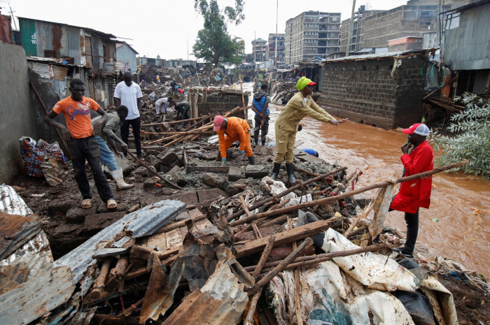 News about - In pictures: Kenya floods force thousands to flee