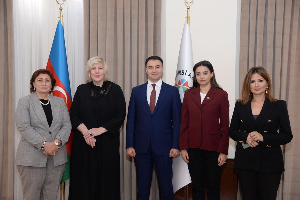 189833-0704209.jpg + Council of Europe Commissioner for Human Rights meet with Azerbaijanis expelled from Armenia News about - Council of Europe Commissioner for Human Rights meet with Azerbaijanis expelled from Armenia