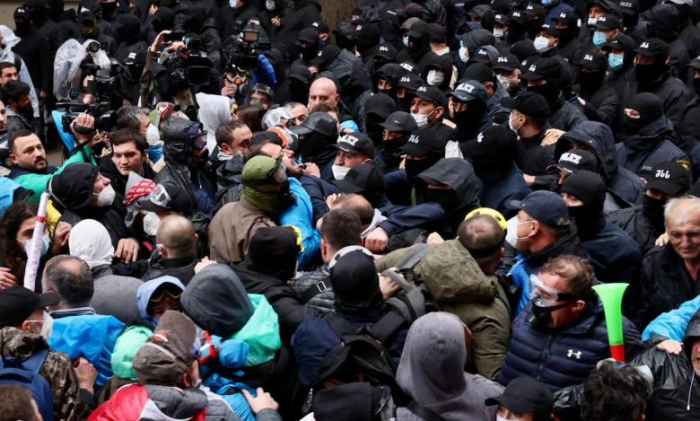 Georgian police detain 20 protesters, including 3 foreigners 