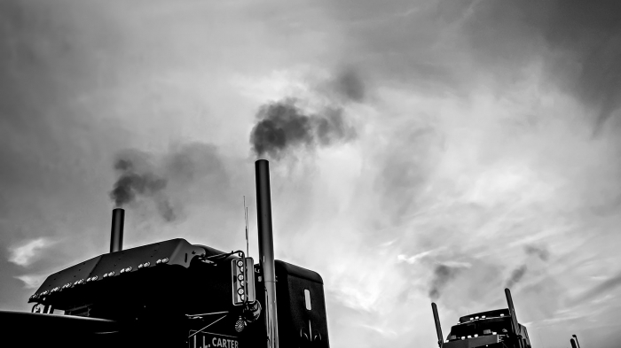 EU countries approve law to slash trucks' CO2 emissions