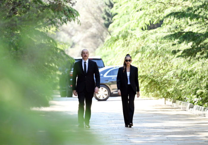 News about -  Azerbaijani president and first lady visit tomb of National Leader Heydar Aliyev 