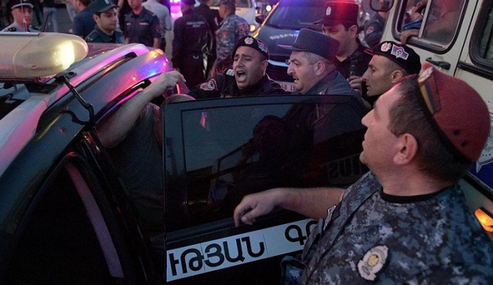 Armenian police detain armed revanchists in Echmiadzin ahead of PM's visit