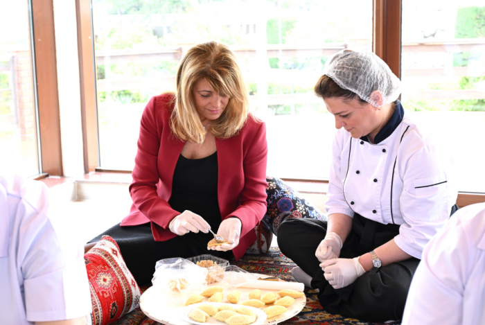 News about - Bulgarian first lady gets acquinted with samples of Azerbaijan`s national cuisine -  PHOTO  