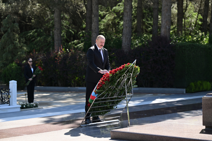 News about -  Azerbaijani president and first lady visit tomb of National Leader Heydar Aliyev 