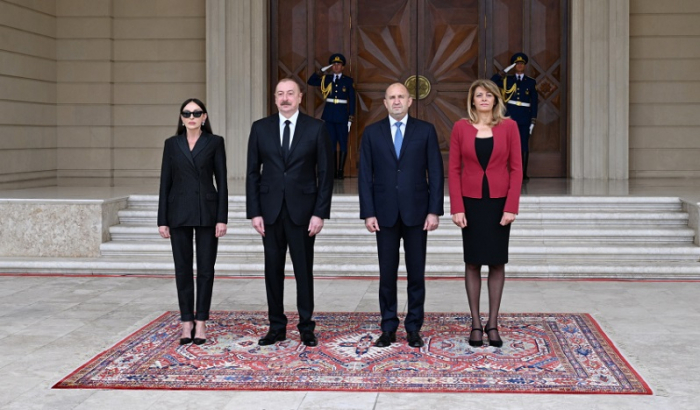 Official welcome ceremony held for Bulgarian president in Baku 