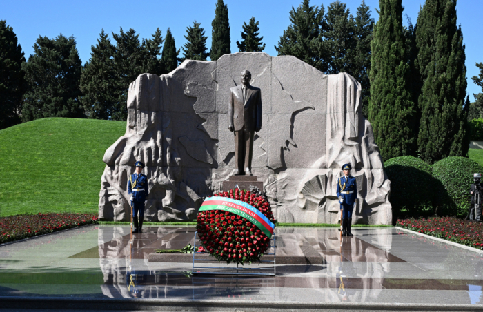 News about -  Azerbaijani president and first lady visit tomb of National Leader Heydar Aliyev 