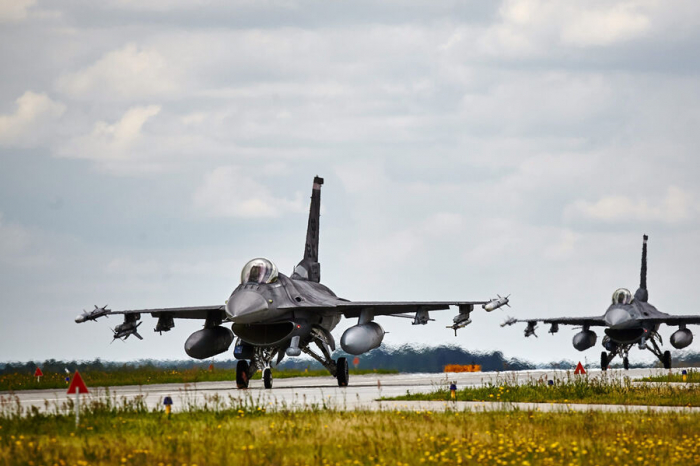 Polish fighter jets scramble to intercept Russian aircraft over Baltic Sea 