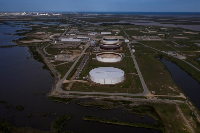 US seeks 6 million barrels of oil for Strategic Petroleum Reserve 
