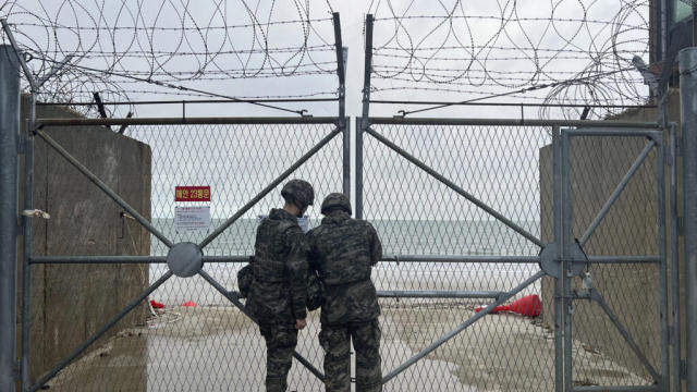 S. Korea fires warning shots after N. Korean soldiers briefly cross land border