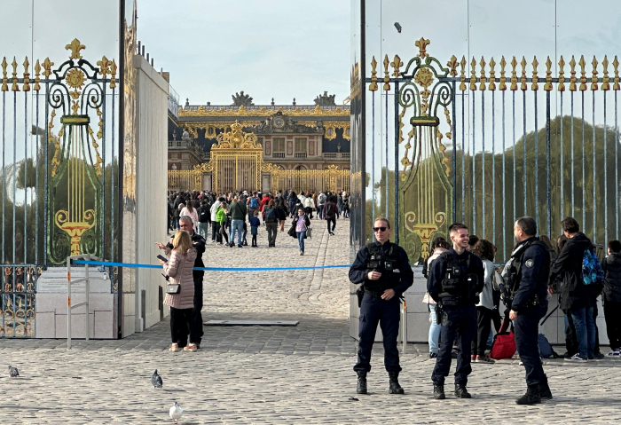 Palace of Versailles evacuated after fire alarm