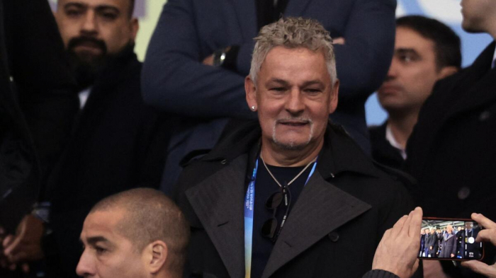 Ex-Italian footballer Roberto Baggio injured in armed robbery 